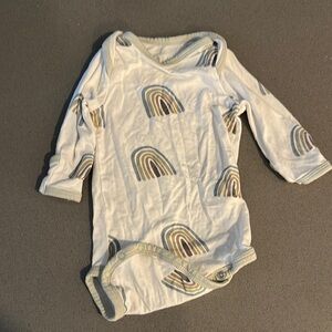 Kyte Baby Rainbow Print Baby Onesie